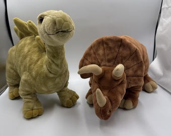Dinosaurio Triceratops marrón y estegosaurio verde de Dakin, año 1980.
