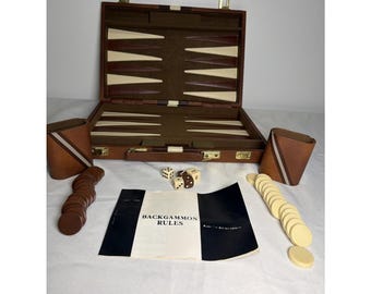 Juego de backgammon Skormor vintage con estuche de transporte de piel sintética.