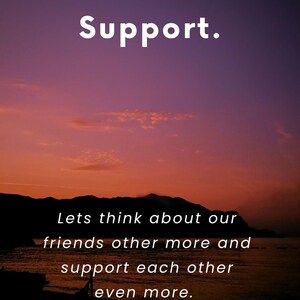 Op de afbeelding: Een motiverend citaat tegen een zonsondergangachtergrond: "Support. Laten we meer over onze vrienden nadenken en elkaar nog meer steunen."