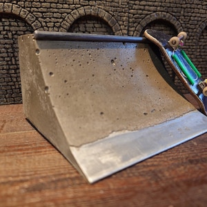 Beton Mini Quarter V2 Griffbrettrampe
