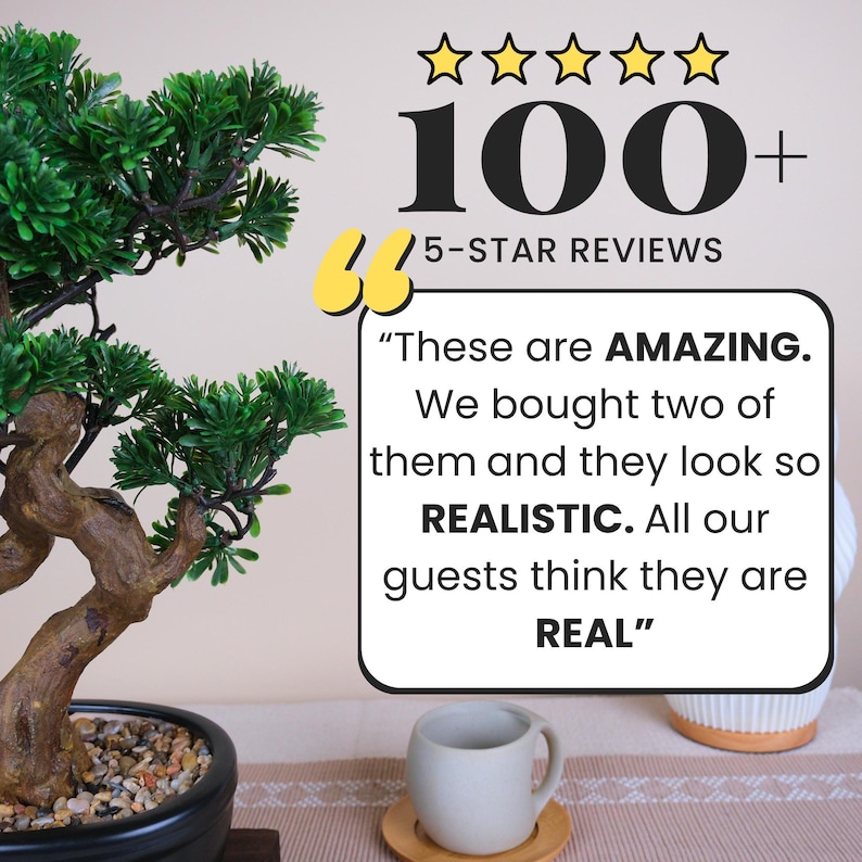 Puede incluir: Un bons&aacute;i con hojas verdes y un tronco marr&oacute;n en una maceta negra. La imagen incluye el texto "100+ 5-STAR REVIEWS" y una cita de un cliente: "These are AMAZING. Se ven tan REALISTAS."