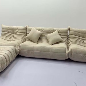 Togo Sofa Dupe von Ligne Roset Togo von Michel Ducaroy, Nachbildung eines modernen modularen Retro-Vintage-Sofas anpassbare Farben und Materialien Beige corduroy