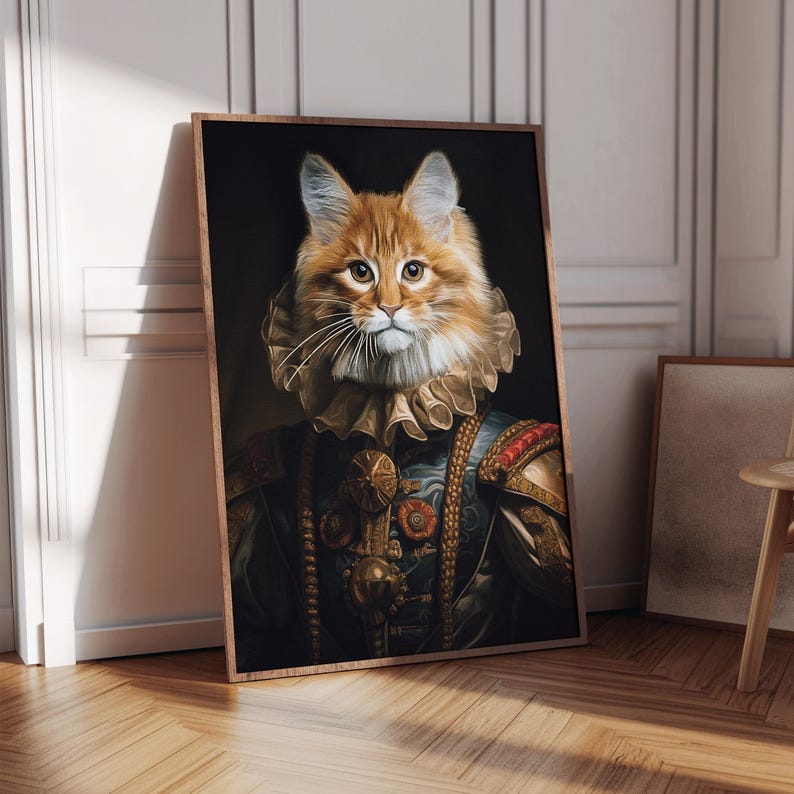 Peut inclure: Un portrait d'un chat habill&eacute; d'un costume royal avec une ceinture dor&eacute;e et rouge, un col en dentelle blanche et une couronne. Le chat a une fourrure orange et des pattes blanches.
