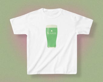 St Paddy's Day Baby Tee, Green Sláinte Pint Glass, Iconic Slogan, 2000s / Y2K Inspired, St Patrick's Day Irish Slogan Crop Top
