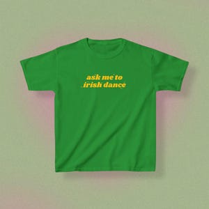 St Patrick's Day babytröja, be mig på irländsk dans, ikonisk slogan, inspirerad av 2000-talet/Y2K, St Patrick's Day-slogan, kort topp