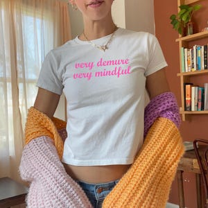 Very Demure Very Mindful Baby Tee , 90s / Y2K Style, 2000s Aesthetic, Cropped T-Shirt, Coquette, Iconic, Unhinged, Funny Meme Slogan