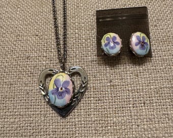 VTG Silver Tone Heart Shaped Enameled Violet Floral Necklace & Matching Earrings