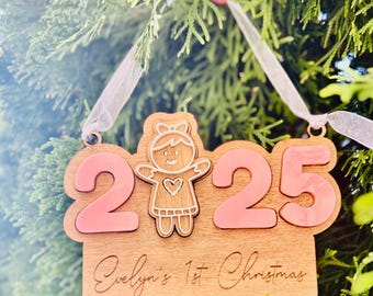 1er boule de Noël d'une petite fille en pain d'épice avec perle et ruban 2025