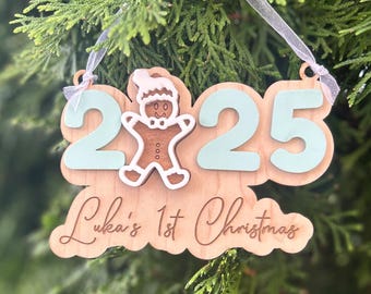 1er boule de Noël d'un garçon en pain d'épice avec perle et ruban 2025