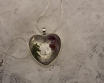 Groene en roze plantenhangerketting met bloem