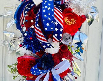 Guirnalda patriótica para puerta, corona roja, blanca y azul, decoración del 4 de julio, corona del Día de los Caídos, guirnalda americana para puerta principal, decoración patriótica de verano