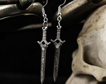 Orecchini pendenti a forma di spada in argento sterling