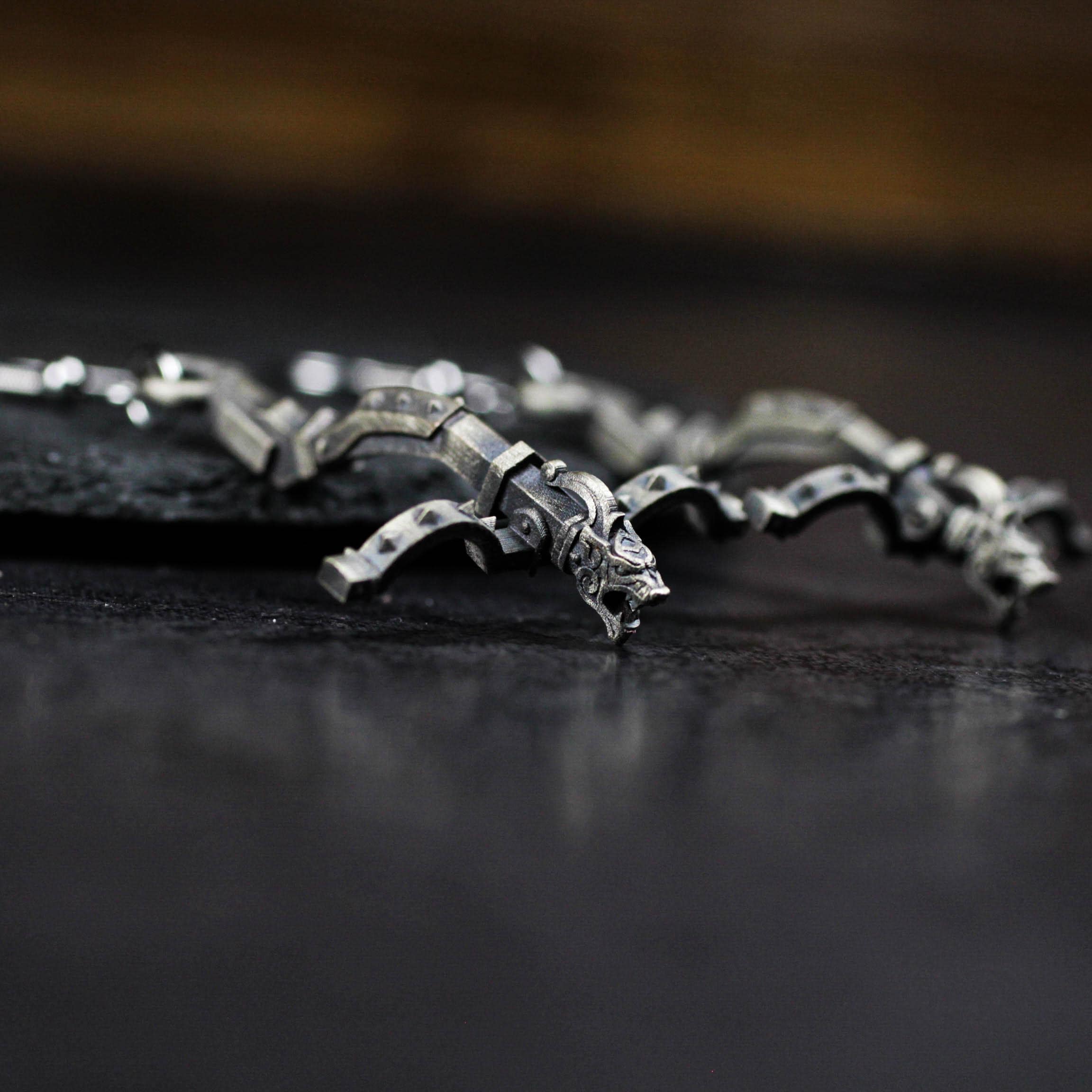 Paires De Boucles D'oreilles Pendantes En Forme D'arbalette En Argent – Occasion, Style Médiéval Ou Fantaisie