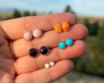 Handgemaakte enkele stenen studs