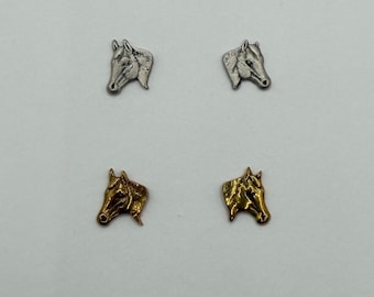 Handgemaakte oorbellen van sterlingzilver of messing met paard