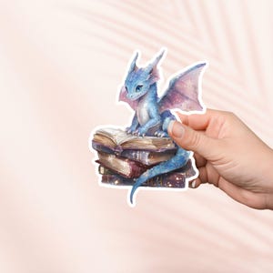 Blauwe babydraak boeksticker, schattige vinylsticker, fantasy leesgrage merchandise, boekenliefhebber cadeau, e-reader Kindle stickers, leesliefhebber, Booktok