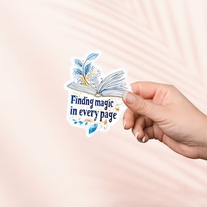 Encontrar magia en cada página pegatina, linda pegatina de libro, merchandising de libro, regalo de amante de libros, pegatinas Kindle de lector electrónico, amante de la lectura, lector de obscenidades