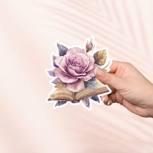 Buch und rosa Rose Aufkleber, niedliche Bücherwurm Vinyl Aufkleber, Bücherwurm Merch, Buch-Liebhaber Geschenk, e-reader Kindle Aufkleber, Leseliebhaber, Smut Reader