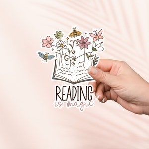 Reading is magic Aufkleber,süße Bücherwurm Vinyl Sticker,Bookish Merch,E-Reader Kindle Aufkleber,Leseliebhaber,Smut Reader