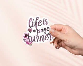 Das Leben ist ein Seitenwender Aufkleber, süßer Bücherwurm Vinyl Aufkleber, Bookish Merch, Buch-Liebhaber-Geschenk, e-reader Kindle Aufkleber, Leseliebhaber