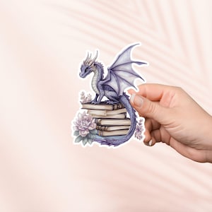 Sticker livre dragon lilas, Stickers Kindle, Merch livresque fantastique, cadeau pour les amoureux des livres, cadeau liseuse, amateur de lecture, liseuse fantastique, Booktok