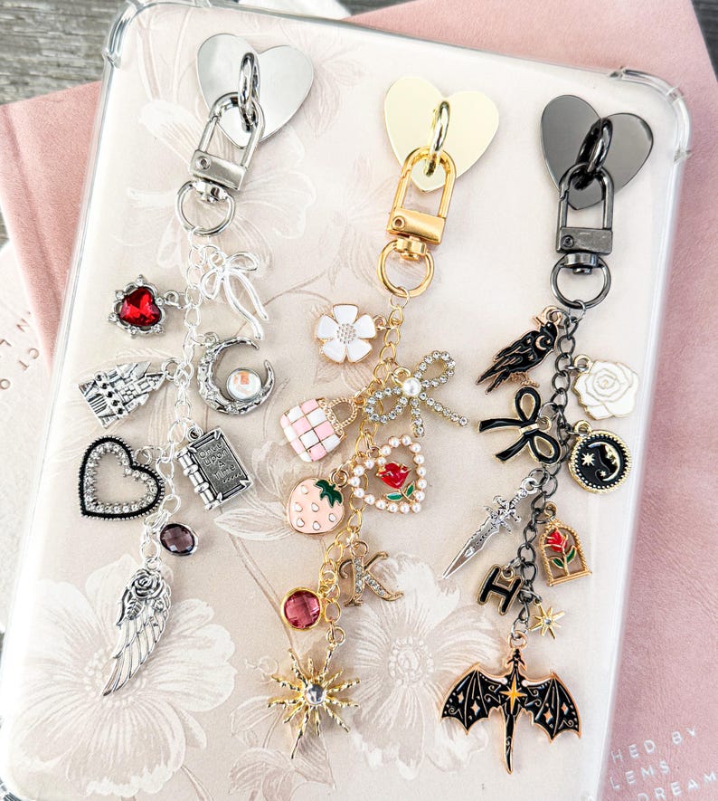 Gepersonaliseerde Kindle-bedelketting, aangepaste leesgrage geschenken, Kindle Kobo iPhone-accessoire voor e-reader, cadeau boekenliefhebber, Kindle-decor, sleutelhanger afbeelding 1