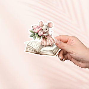 Sticker Petite souris sur livre ouvert, Sticker vinyle Cottagecore mignon, Sticker Kindle, produit livresque, cadeau pour amateur de lecture, Sticker pour ordinateur portable
