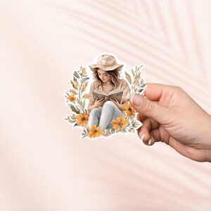 Adesivo Ragazza che legge nel giardino autunnale, adesivo carino Cottagecore, adesivi Kindle, merchandising libresco, regalo per amanti dei libri, regalo per e-reader, amante della lettura