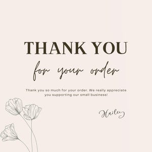 Op de afbeelding: Een beige kaart met de woorden "THANK YOU for your order" in donkerbruine tekst. Daaronder een bedankbericht en een handtekening. Bloemenlijntekeningen versieren de linker benedenhoek.