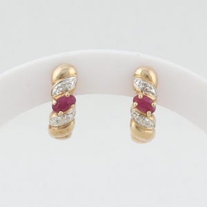 Kolczyki z 18-karatowego żółtego złota na srebrze próby 925 z naturalnym rubinem i diamentami, koła 5/8"