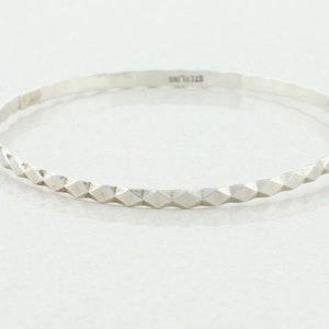 Brazalete vintage de plata de ley con diseño de diamantes, 20 cm de diámetro y 6,35 cm de diámetro.