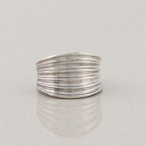 Sterling Silver Ribbed Ridged Band Ring Dome Ring Size 8 1/4