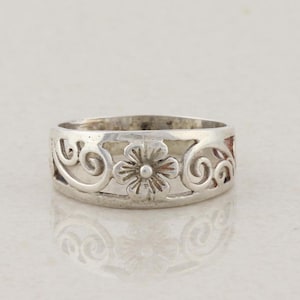 Sterling Silver Flower Swirl Band Ring Size 7