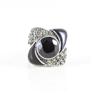Sterling Silver Onyx and Marcasite Ring Size 6 1/4