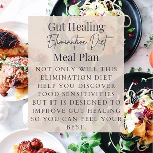 Può includere: Un piano pasto per una dieta di eliminazione per la guarigione dell'intestino. Il testo recita "Gut Healing Elimination Diet Meal Plan" e spiega che la dieta è progettata per aiutare a scoprire le sensibilità alimentari e migliorare la salute intestinale. L'immagine presenta tre piatti di cibo, tra cui pollo, pasta e insalata.