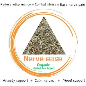Peut inclure: Un tas triangulaire d'herbes séchées dans un cercle jaune avec le texte "Nerve ease Organic Herbal tea blend" et les avantages énumérés au-dessus et en dessous du cercle : "Reduce inflammation Combat stress Ease nerve pain" et "Anxiety support Calm nerves Mood support".