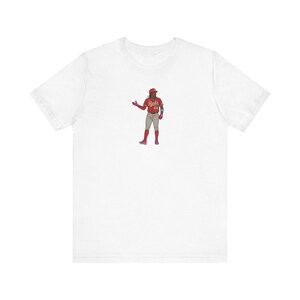 Camiseta de béisbol de Elly De La Cruz, camiseta gráfica de los Cincinnati Reds para hombre, estilo de dibujos animados, pose de pie, regalo para fanáticos de la MLB, ropa deportiva urbana