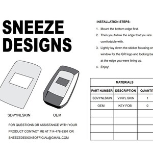 Puede incluir: Una ilustraci&oacute;n en blanco y negro de un llavero de coche y una cubierta de llave de coche. El llavero est&aacute; etiquetado como "OEM" y la cubierta de la llave como "SDVYNLSKIN". La imagen incluye instrucciones para instalar la cubierta de la llave y una lista de los materiales necesarios.