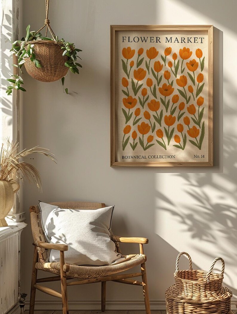 K&ouml;nnte beinhalten: Ein gerahmter Druck mit einer botanischen Illustration von orangefarbenen Blumen mit gr&uuml;nen Stielen und Bl&auml;ttern auf beigefarbenem Hintergrund. Der Druck tr&auml;gt den Text "FLOWER MARKET" oben und "BOTANICAL COLLECTION No. 14" unten.