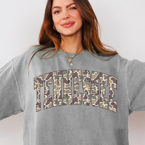 Tennessee Camo Sweatshirt Comfort Colors Trendy Vols University Retro Pullover Cotton Blend Casual Wear Hunting Style Graphic Design Outdoor