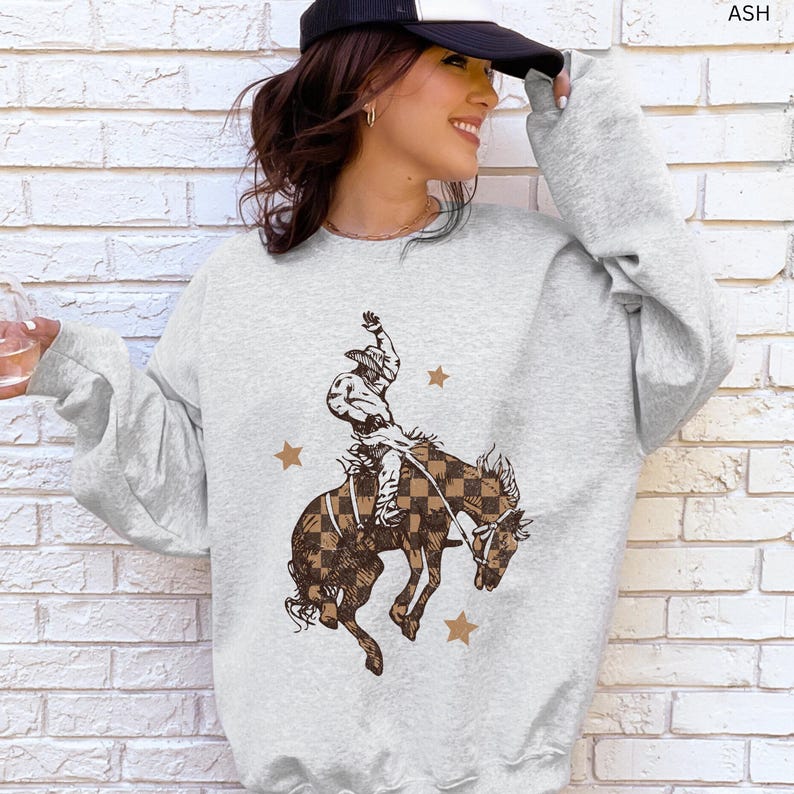 Vintage Western Crewneck Retro Cowboy Sweatshirt Checkered Pattern Design Bucking Bronco Graphic Rodeo Style Pullover Ranch Life Apparel Country Fashion Statement Comfortable Cotton Blend Western Lifestyle Clothing Casual Daily Wear