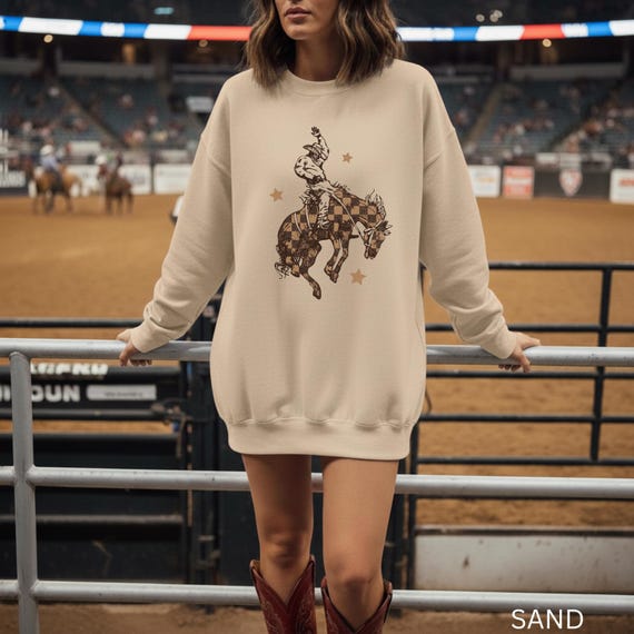 Western Cowboy Sweatshirt Retro Design Checkered Pattern Bucking Bronc Graphic Crewneck Pullover Top Rodeo Style Ranch Wear Country Outfit