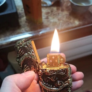 Retro Kerosene Lighter Vintage Armored Dragon Creative Engraving Heavy Duty Vintage Flip Top Brass Windproof LighterHalloween Gifts