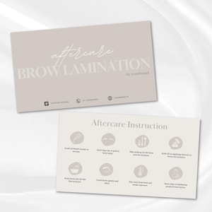 Puede incluir: Dos tarjetas beige con texto e iconos. La tarjeta superior dice "aftercare BROW LAMINATION by yourbrand". La tarjeta inferior tiene "Aftercare Instruction" e iconos con instrucciones como "Evite cremas o sueros a base de aceite."