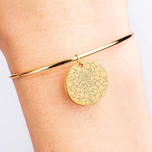 Bracelet jonc personnalisé en forme d'étoile, bracelet personnalisé avec gravure de l'emplacement du cercle, nom coordonné bijoux de brassard, cadeau pour une amie, cadeau pour elle