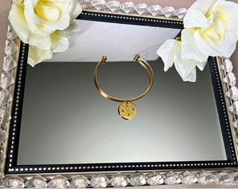 Pulsera con inicial personalizada, chapada en oro de 18 quilates, nombre grabado personalizado y mensaje de regalo.