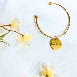 Bracelet manchette plaqué or 18 carats, bracelet jonc fait sur mesure en acier inoxydable, message personnel élégant gravé bracelet, bijoux note d'amour coeur