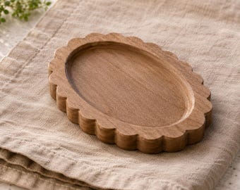 Repose-cuillère en bois festonné Millie teinté | Support en peuplier fait main | Décoration de cuisine moderne bio