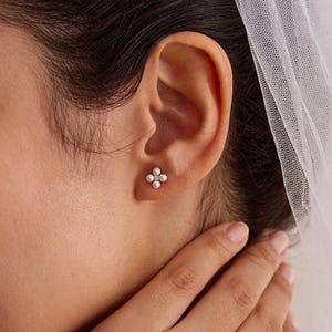 Minimalist 4 Perlen Ohrstecker, Süßwasser Perle Ohrringe, CZ Diamant Perle Ohrringe, Blumen Ohrringe, Brautschmuck, Muttertagsgeschenk