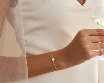 Dainty Gold Plated Bracelet, Natural Freshwater Pearl, Single Pearl Bridal Bracelet with Diamond Chain, Wedding Jewelry, Mothers Day Gift